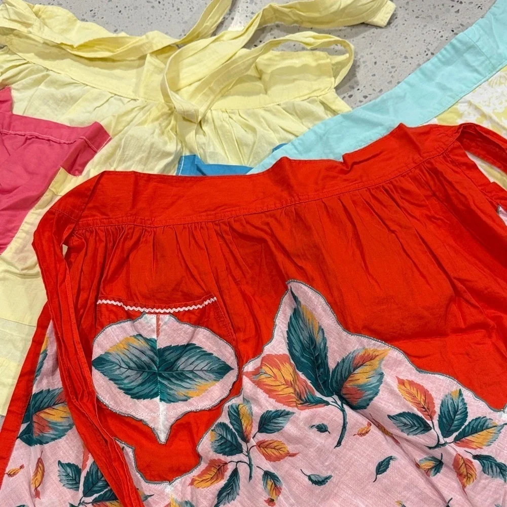 Colorful vintage 1950s Apron Set